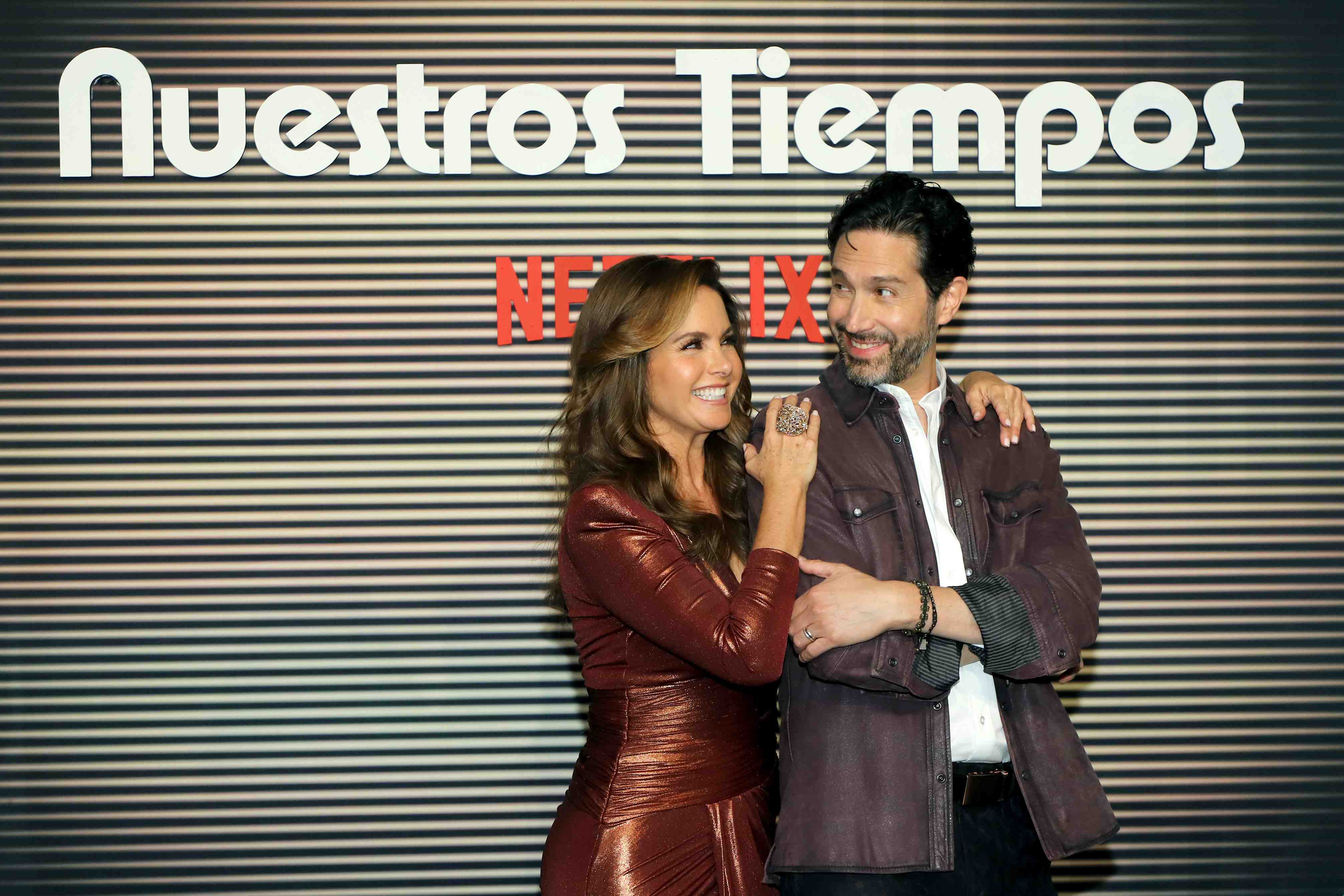 https://entrefam.com.mx/img/alfombra_de_la_pelicula_nuestros_tiempos_una_produccion_de_netflix/ENTREFAM040620253020.JPG