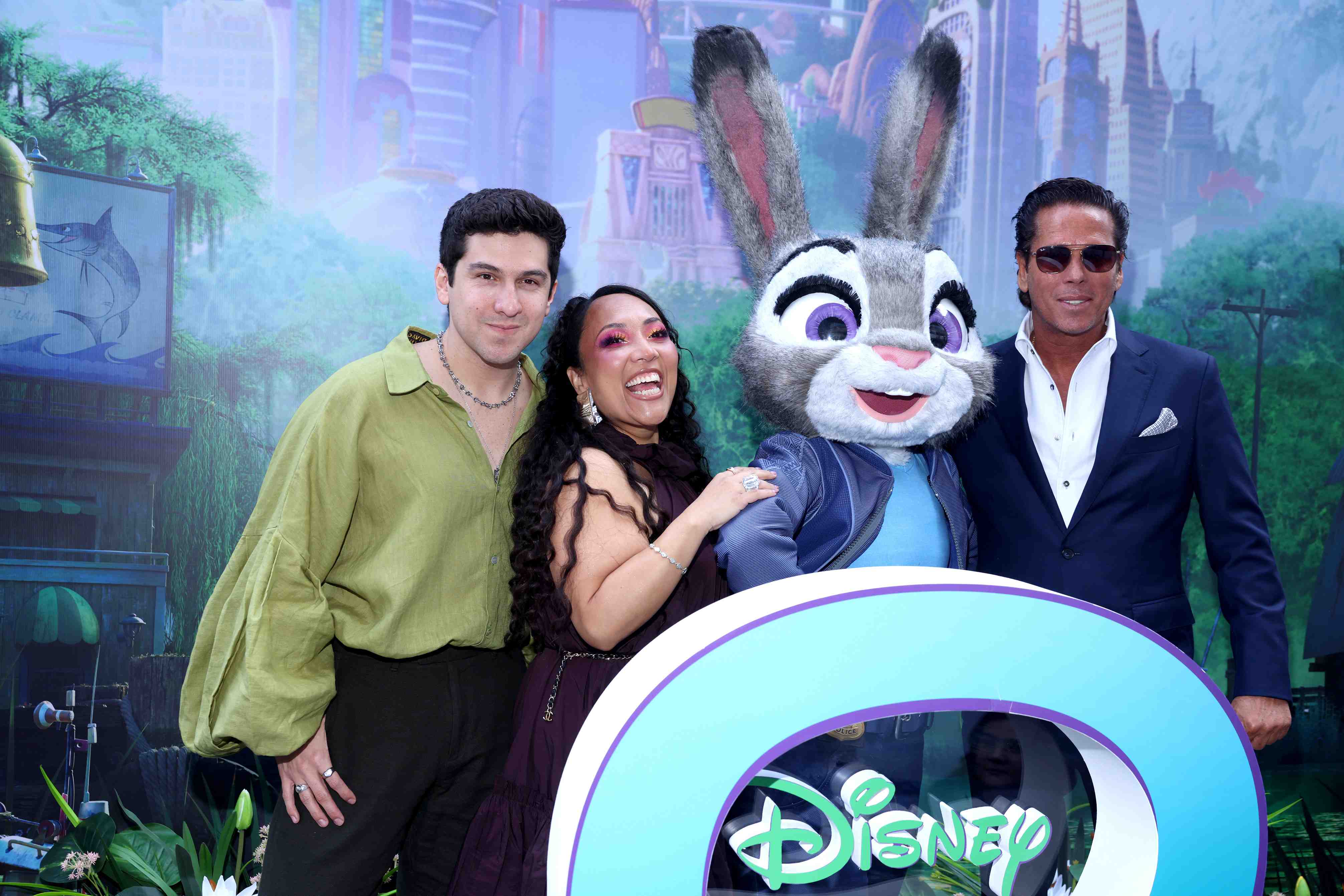 https://entrefam.com.mx/img/alfombra_de_la_premiere_de_la_pelicula_zootopia_2/ENTREFAM112320254489.JPG