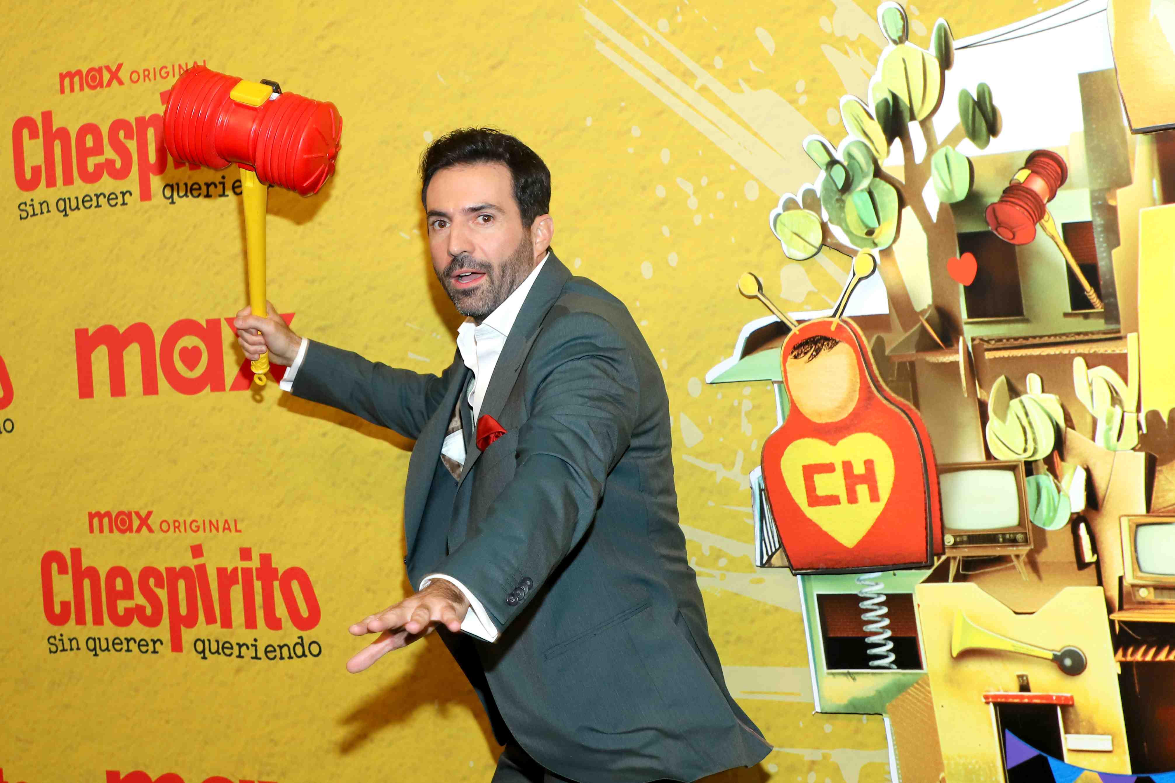 https://entrefam.com.mx/img/alfombra_de_la_serie_biografica_original_de_chespirito_sin_querer_queriendo/ENTREFAM030620252679.JPG