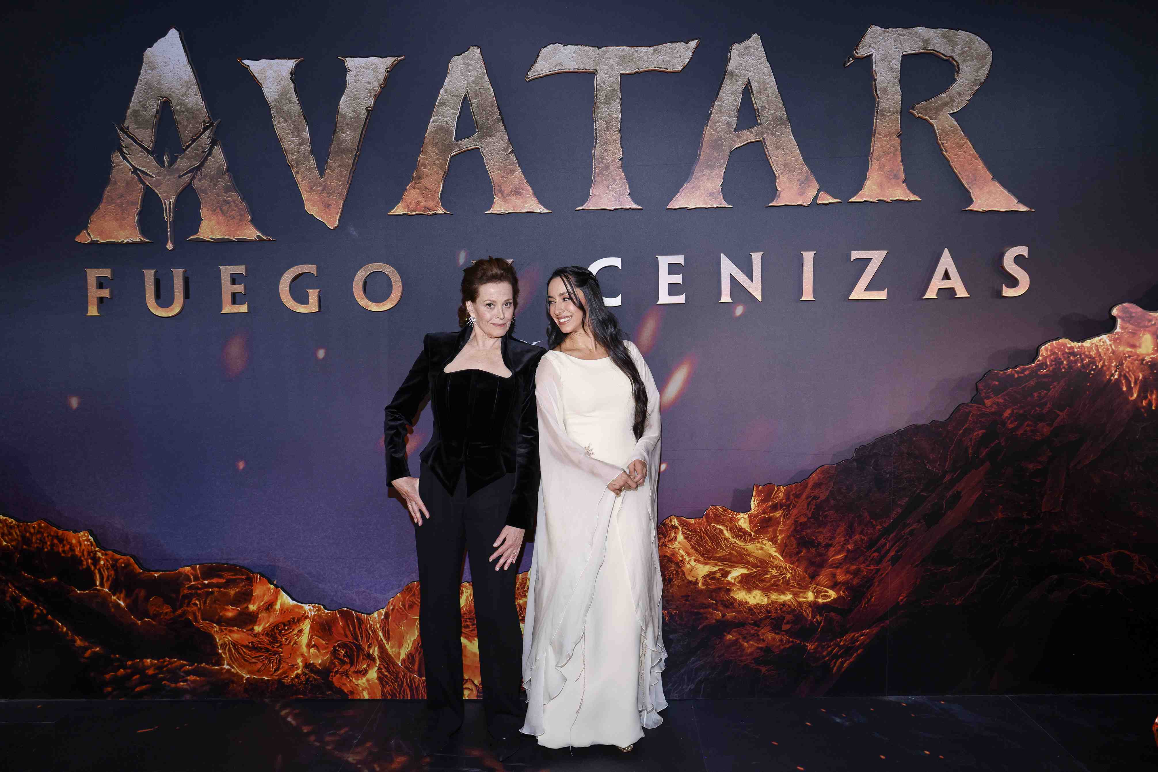 https://entrefam.com.mx/img/alfombra_del_photo_call_de_avatar_3_fuego_y_cenizas/ENTREFAM121520255131.jpg