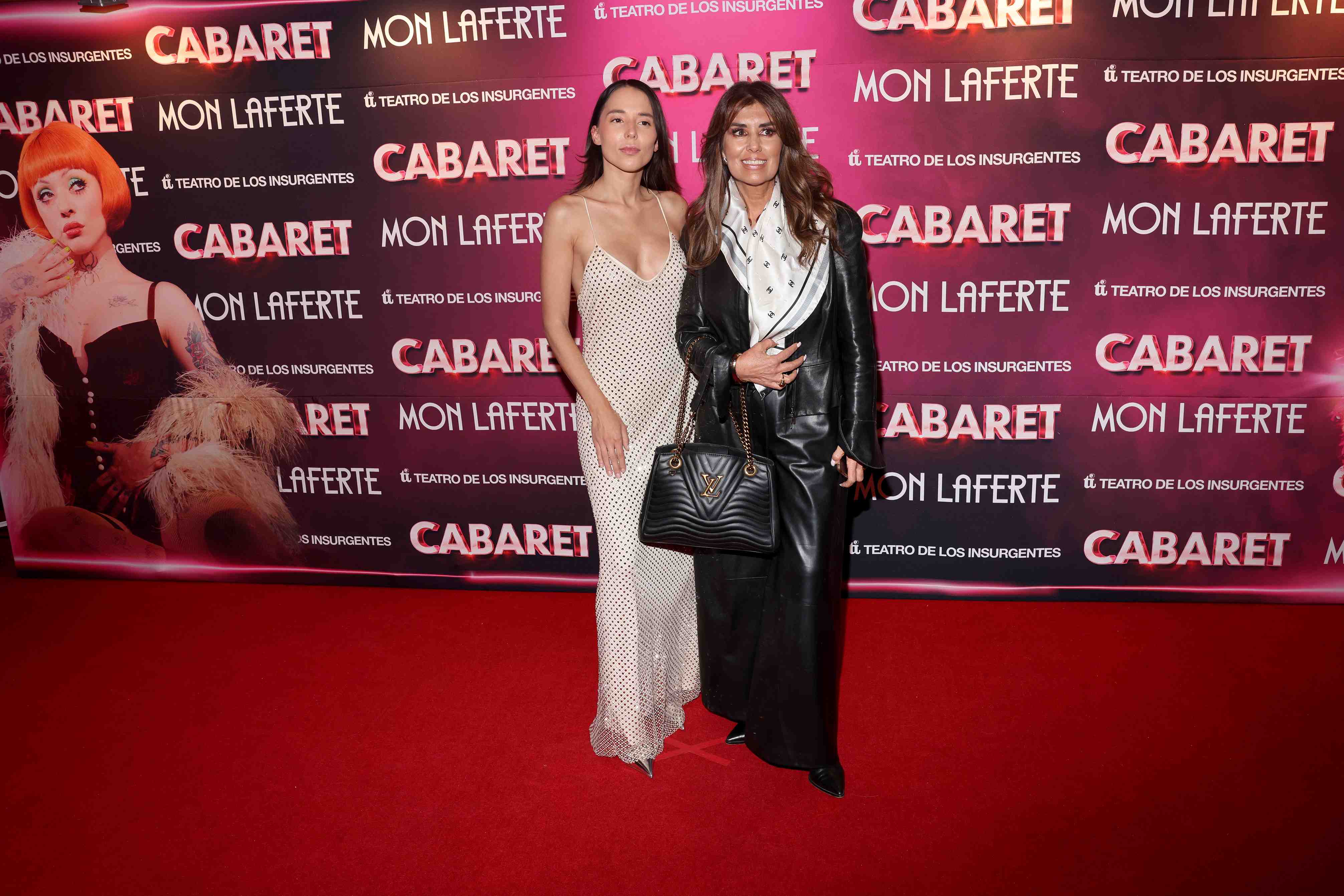 https://entrefam.com.mx/img/alfombra_roja_del_estreno_de_mon_laferte_en_la_obra_musical_cabaret/ENTREFAM180720257357.JPG
