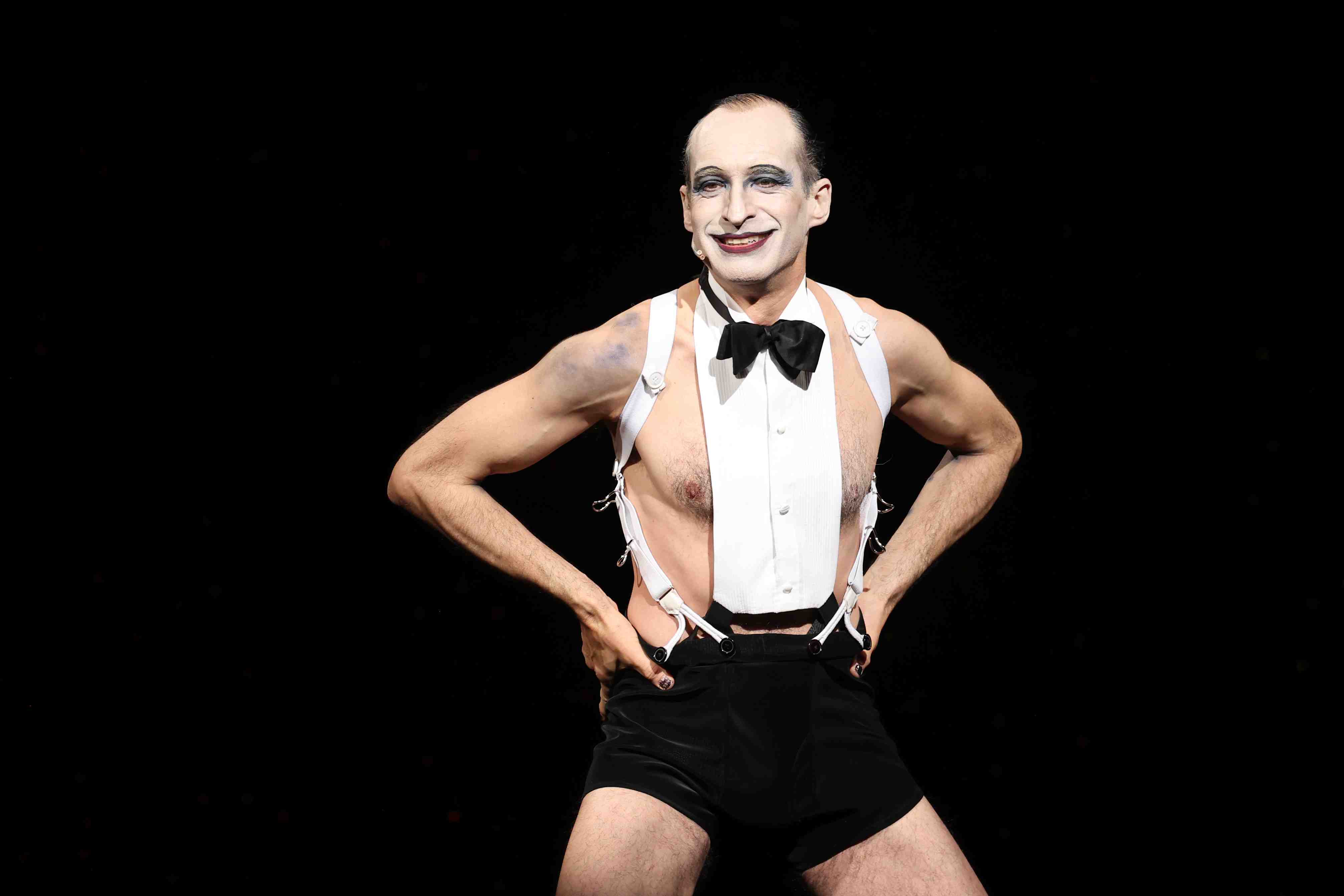 https://entrefam.com.mx/img/bruno_bichir_en_las_300_representaciones_de_la_obra_musical_cabaret/ENTREFAM250520259527.JPG