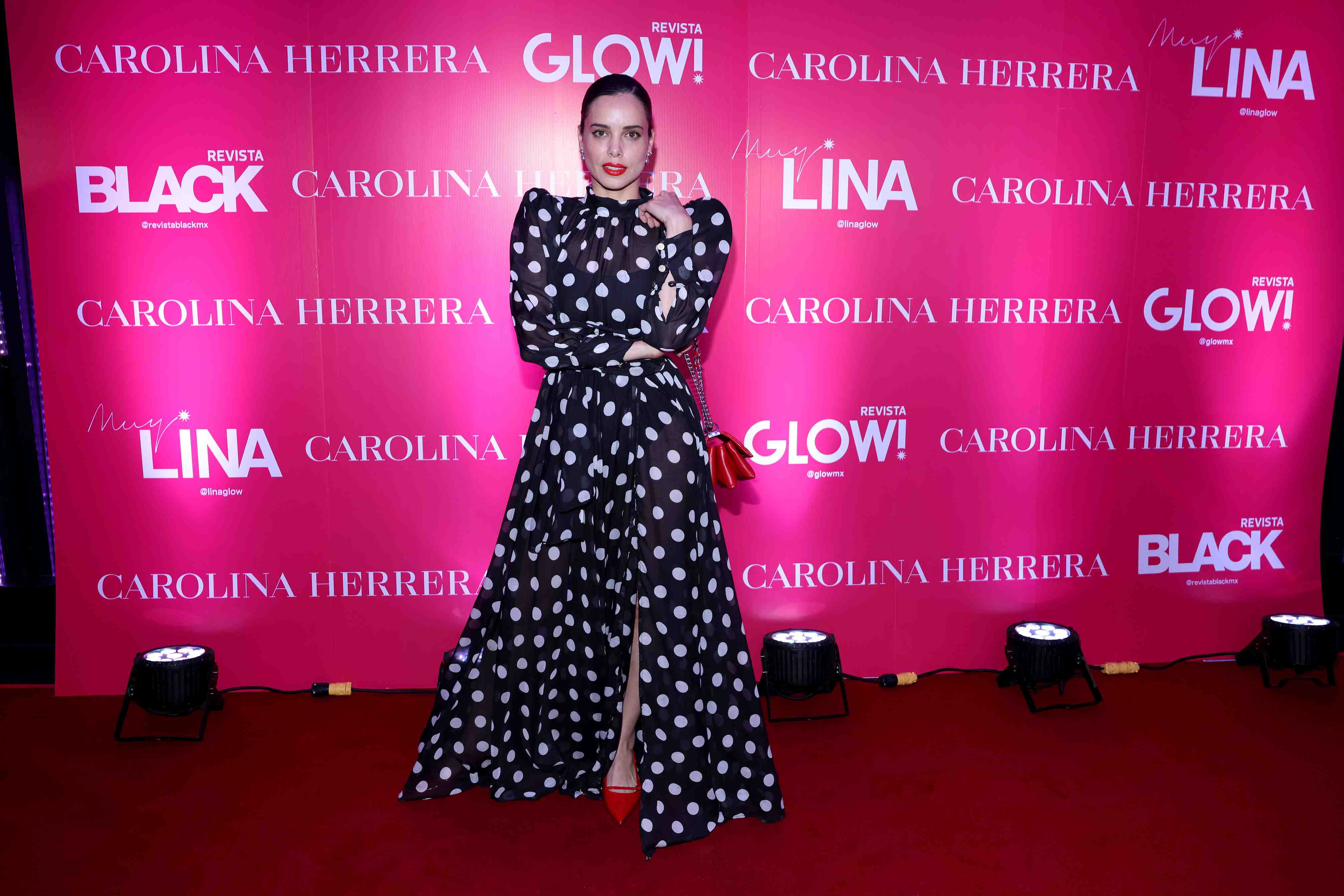 https://entrefam.com.mx/img/celebridades_en_la_alfombra_del_aniversario_de_la_revista_glow/ENTREFAM090420259061.JPG