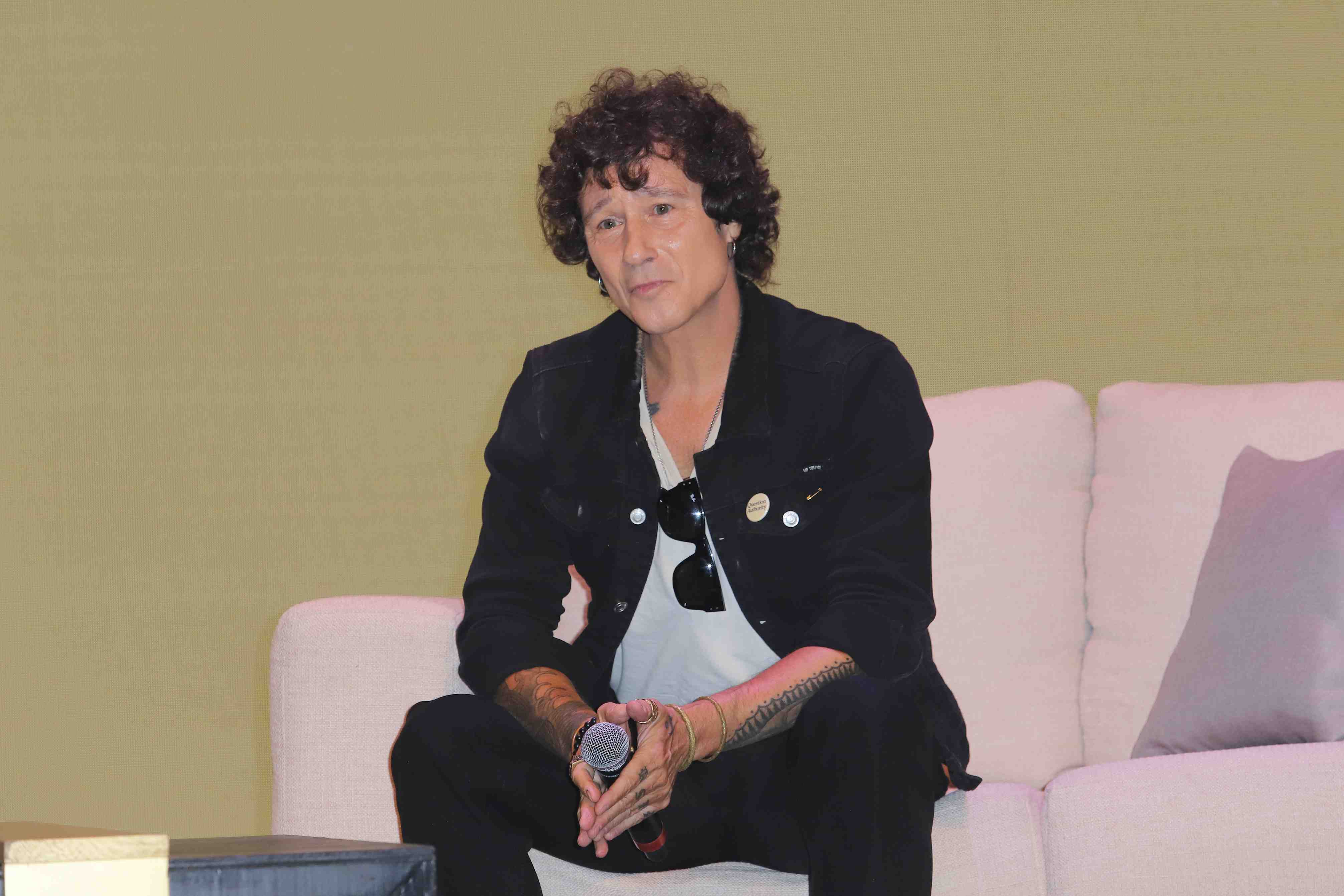 https://entrefam.com.mx/img/conferencia_de_prensa_con_el_cantante_espanol_enrique_bunbury_por_su_gira_huracan_ambulante_tour/ENTREFAM210420255606.JPG