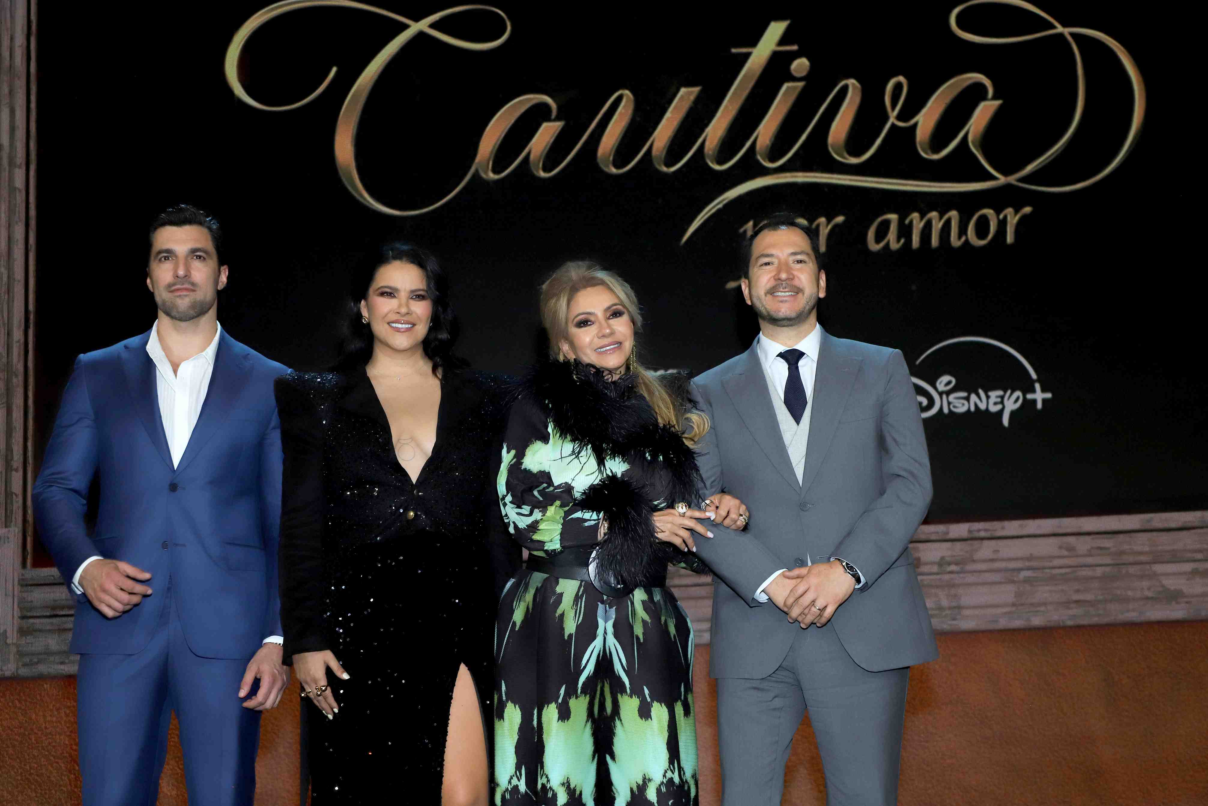 https://entrefam.com.mx/img/elenco_de_la_telenovela_cautiva_en_la_alfombra_roja/ENTREFAM080520256431.JPG
