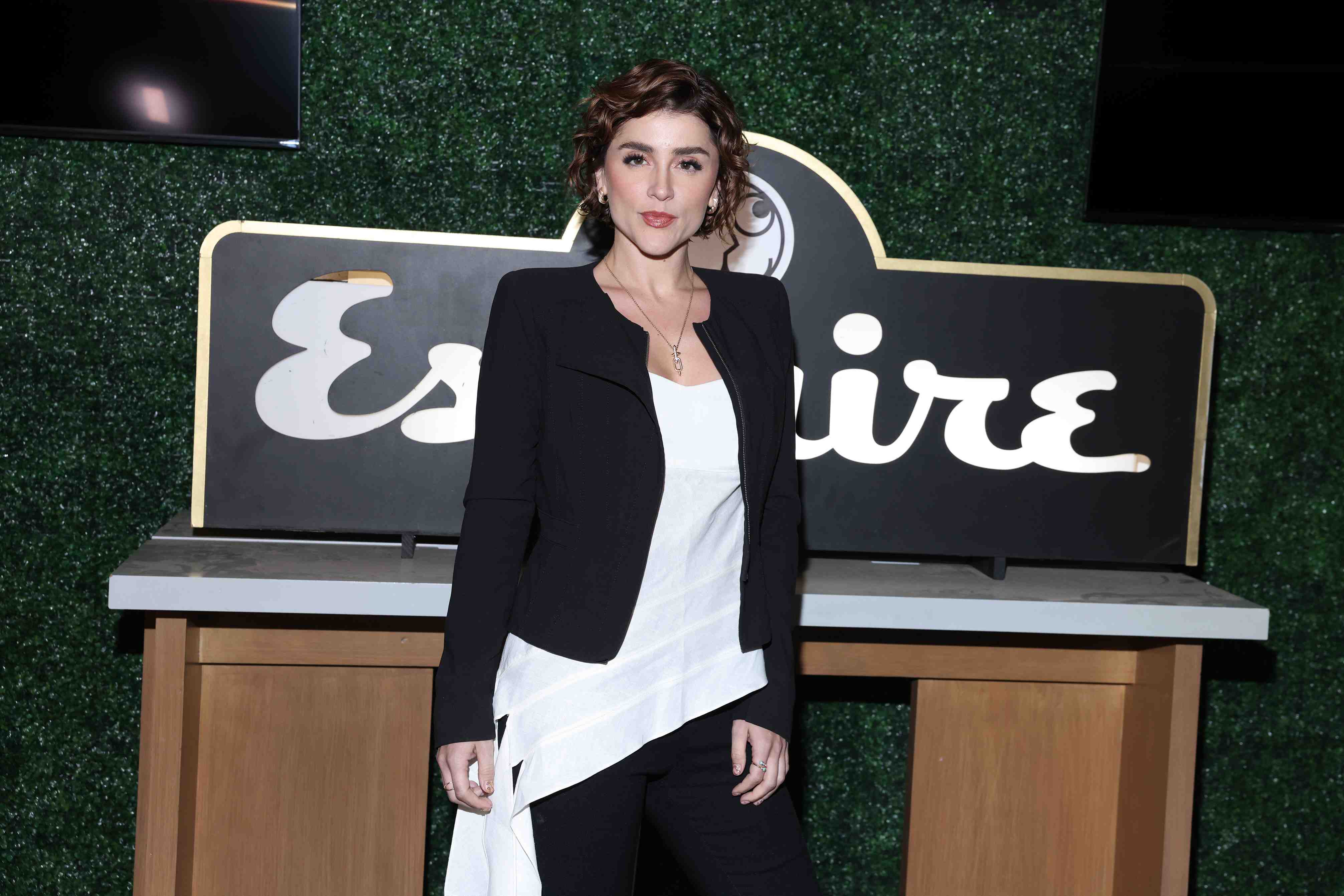 https://entrefam.com.mx/img/famosos_en_el_evento_de_esquire_awards_2025/ENTREFAM111120253243.JPG