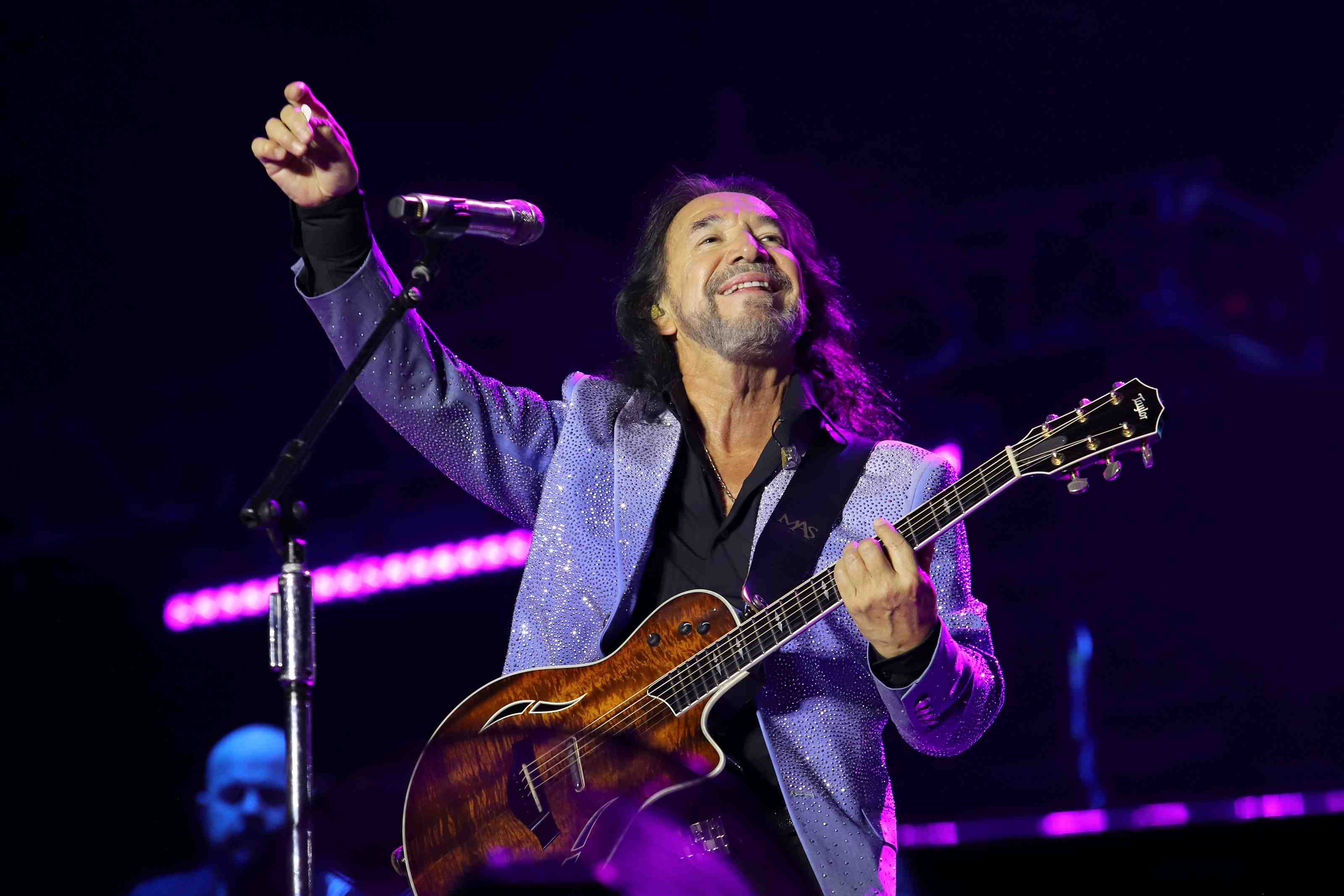 https://entrefam.com.mx/img/marco_antonio_solis_el_buki_regresa_a_mexico_con_su_presentacion_en_el_estadio_gnp/ENTREFAM290520251733.JPG