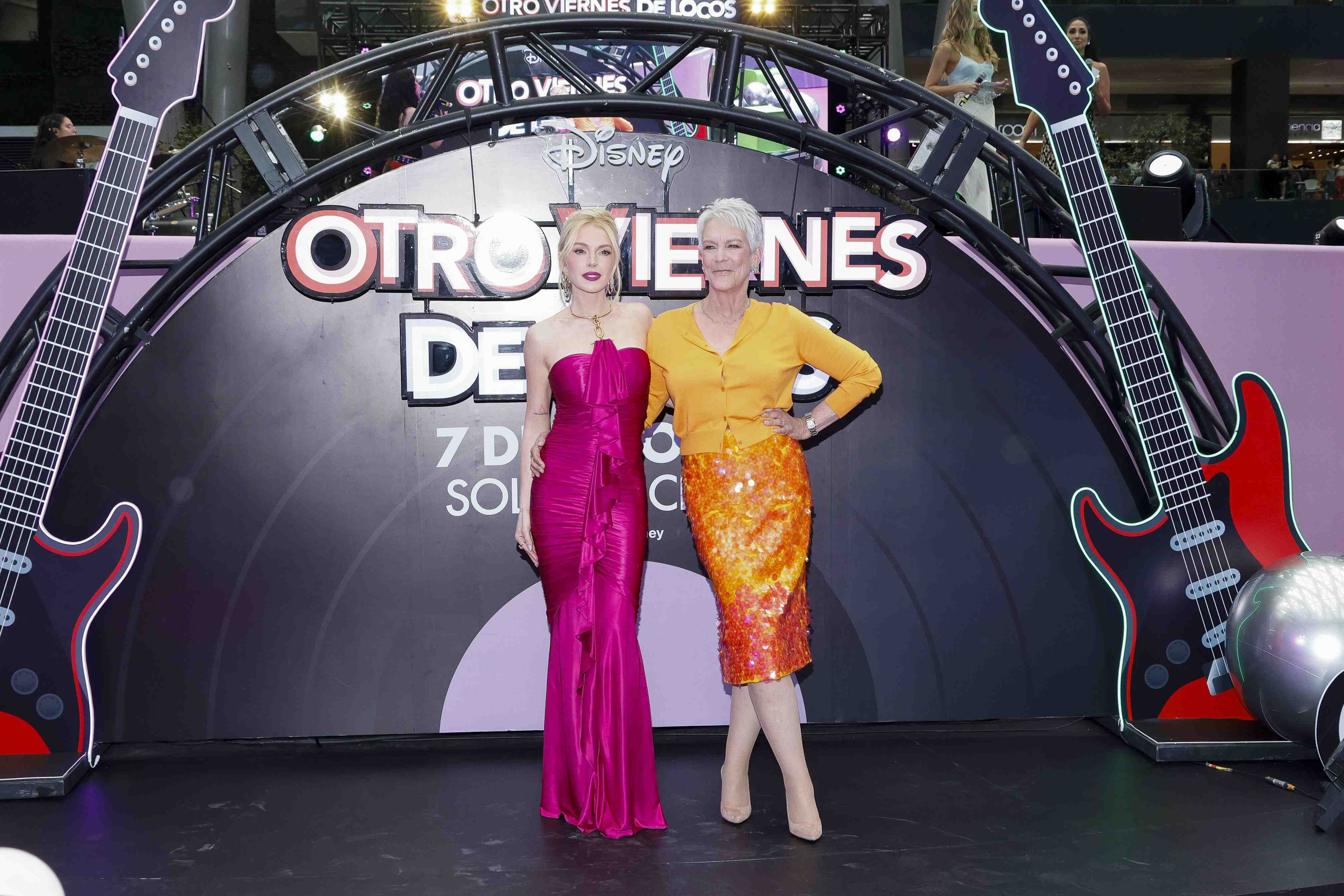 https://entrefam.com.mx/img/photocall_de_la_alfombra_morada_de_la_pelicula_otro_viernes_de_locos/ENTREFAM240720258220.jpg