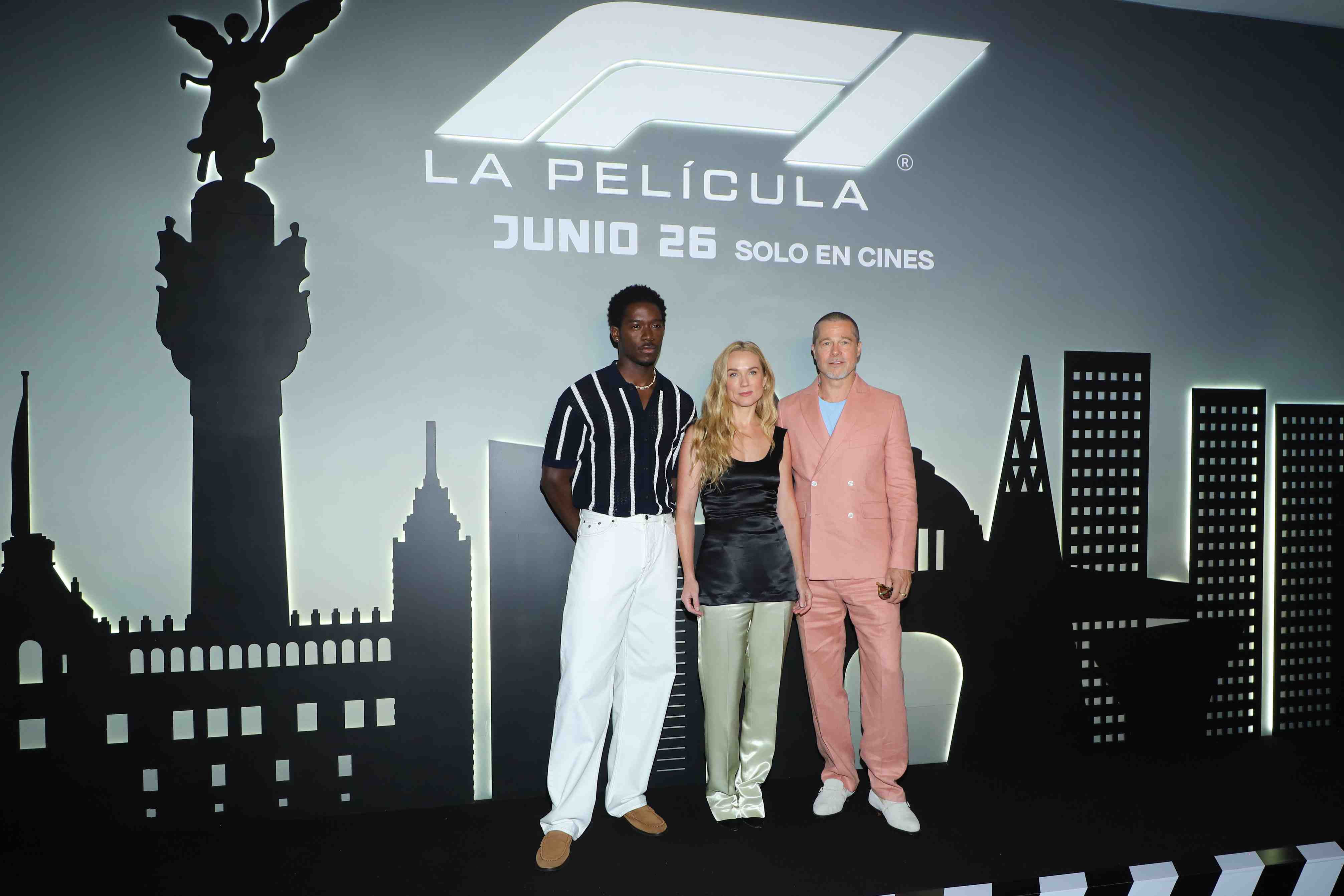 https://entrefam.com.mx/img/photocall_especial_con_los_actores_de_la_pelicula_f1/ENTREFAM090620253487.JPG