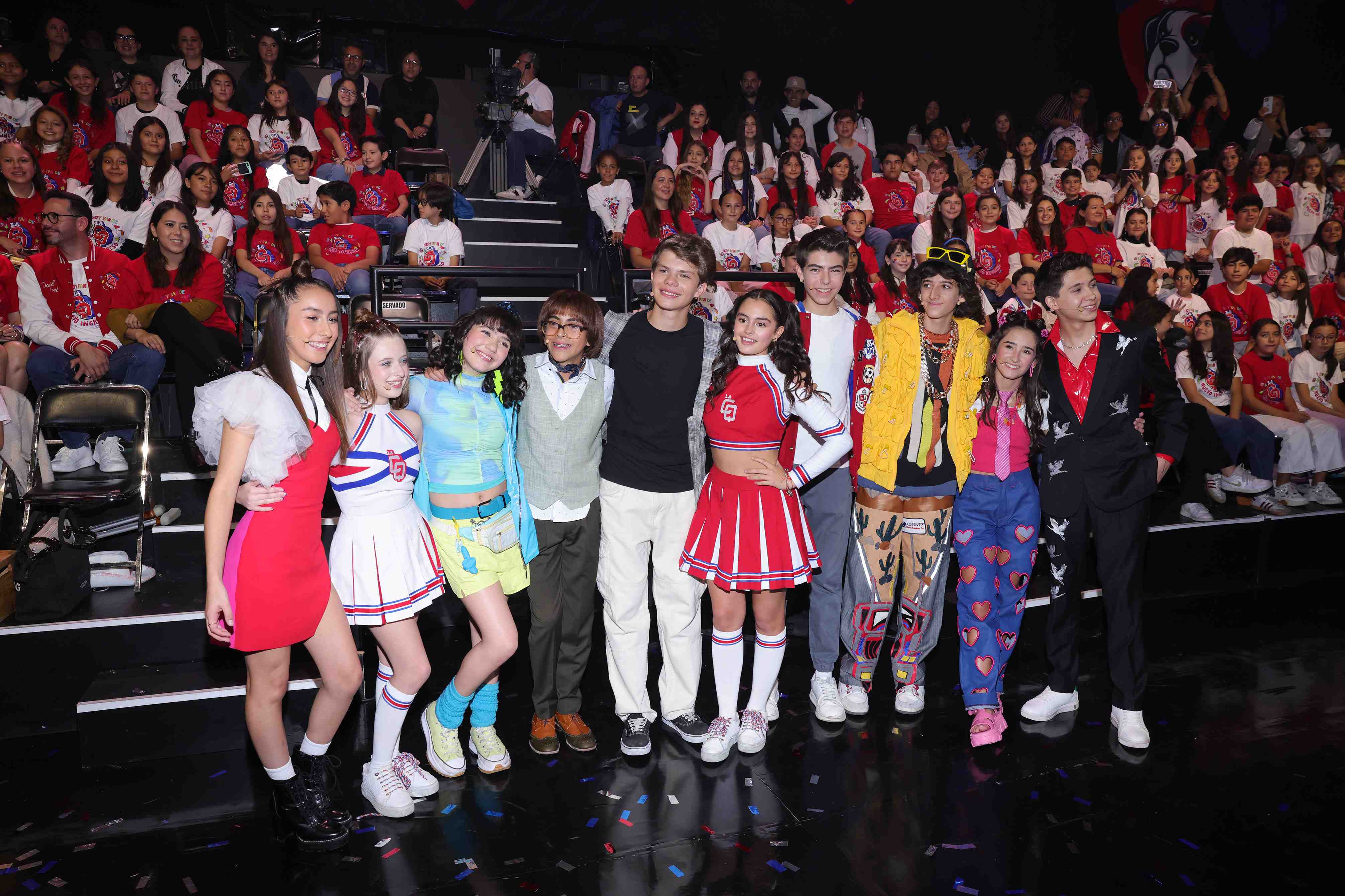 https://entrefam.com.mx/img/presentacion_de_la_nueva_temporada_de_la_serie_de_comedia_la_cq_nuevo_ingreso/ENTREFAM082720258572.JPG