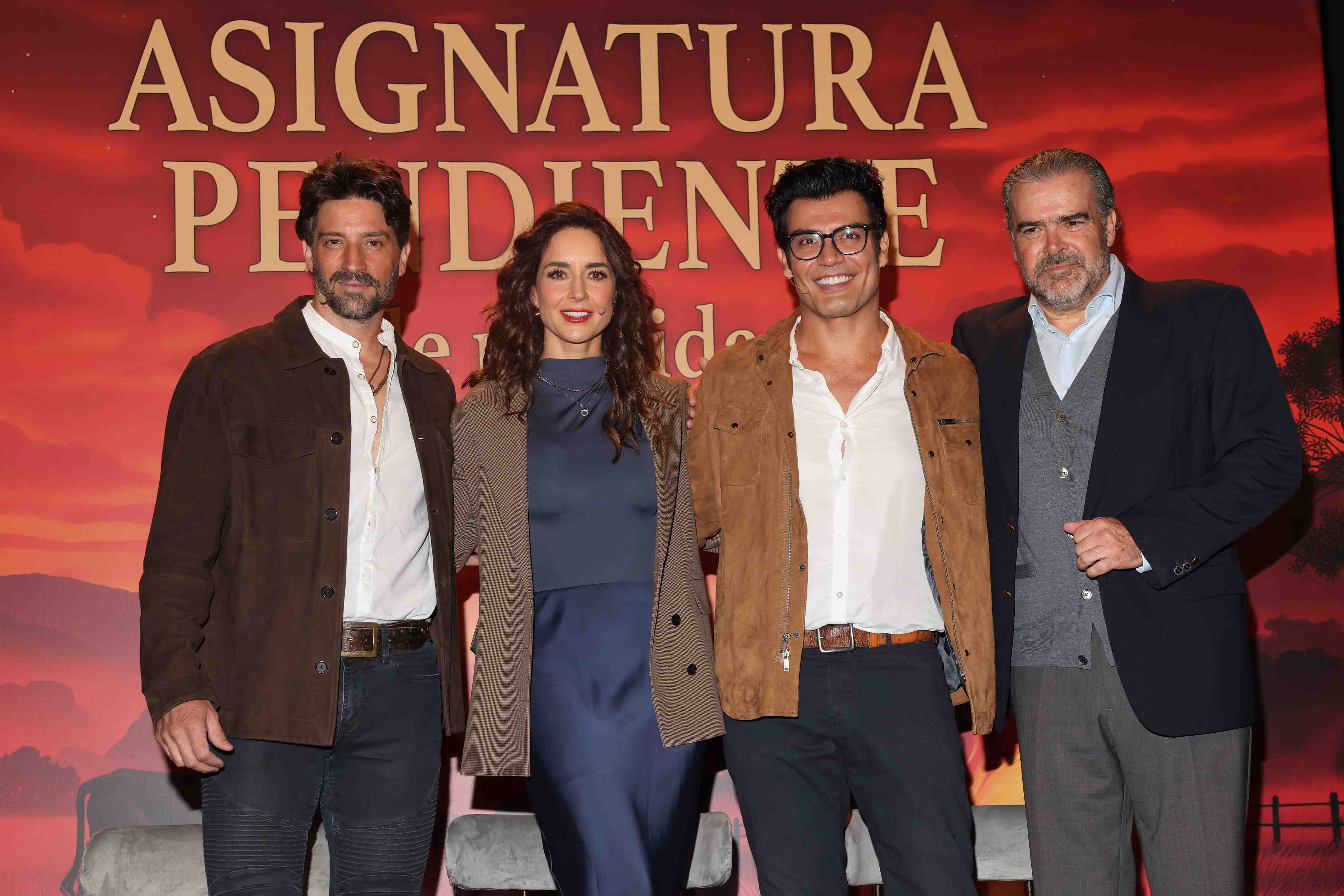https://entrefam.com.mx/img/presentacion_de_los_protagonistas_de_la_telenovela_asignatura_pendiente/ENTREFAM010720256118.JPG