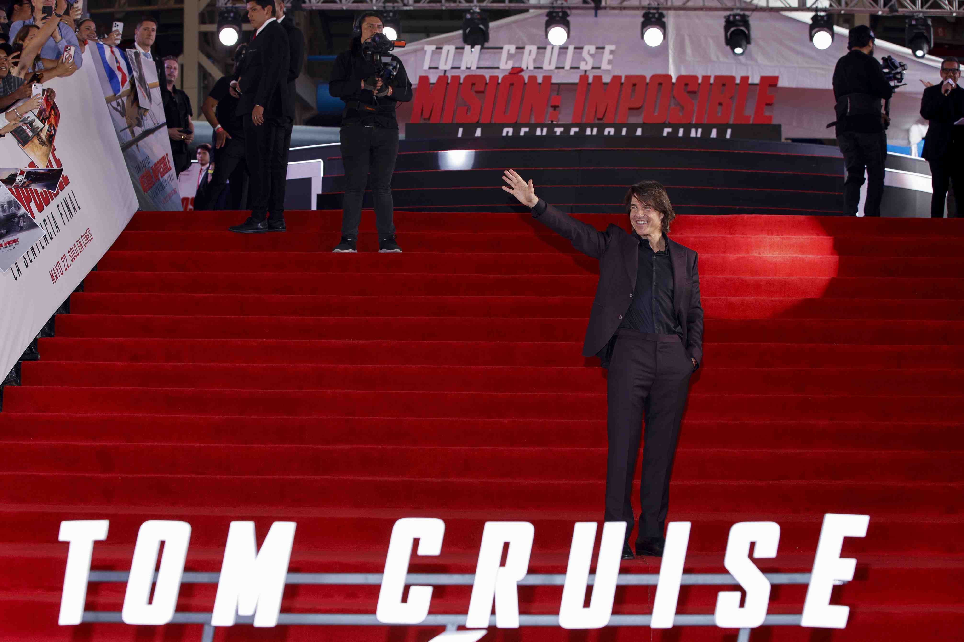 https://entrefam.com.mx/img/tom_cruise_en_la_alfombra_roja_de_la_premiere_de_mision_imposible_la_sentencia_final/ENTREFAM200520255873.jpg